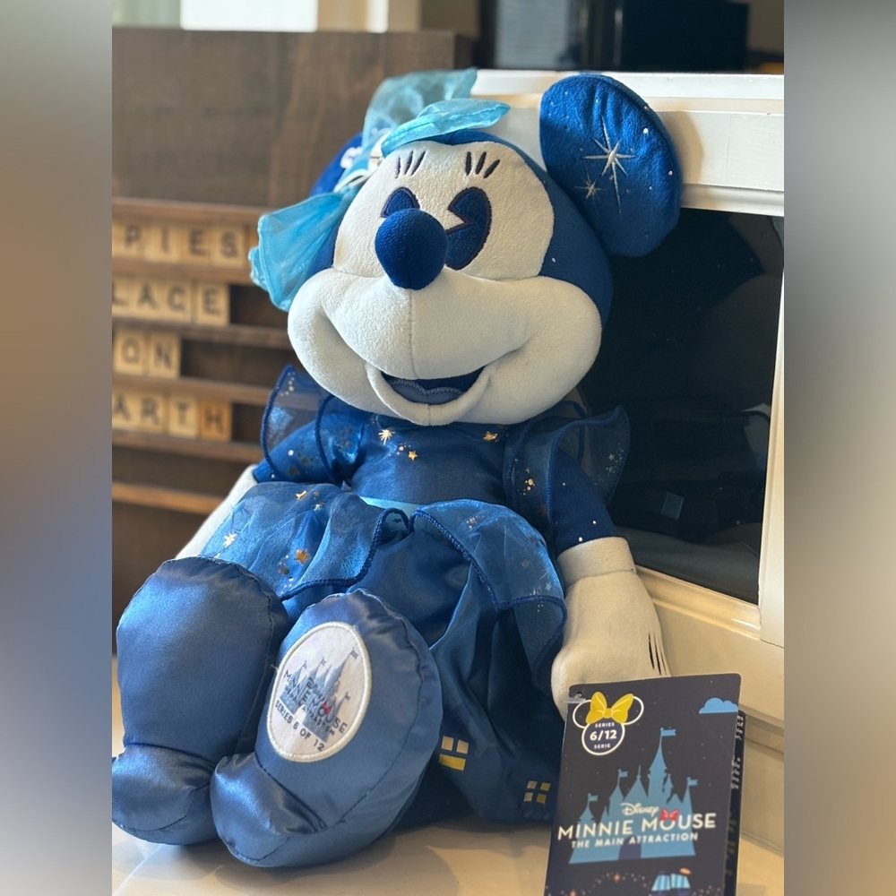 NWT Disney Main Attraction Stuffed Animal. Peter Pan’s Flight | Minnie Mouse